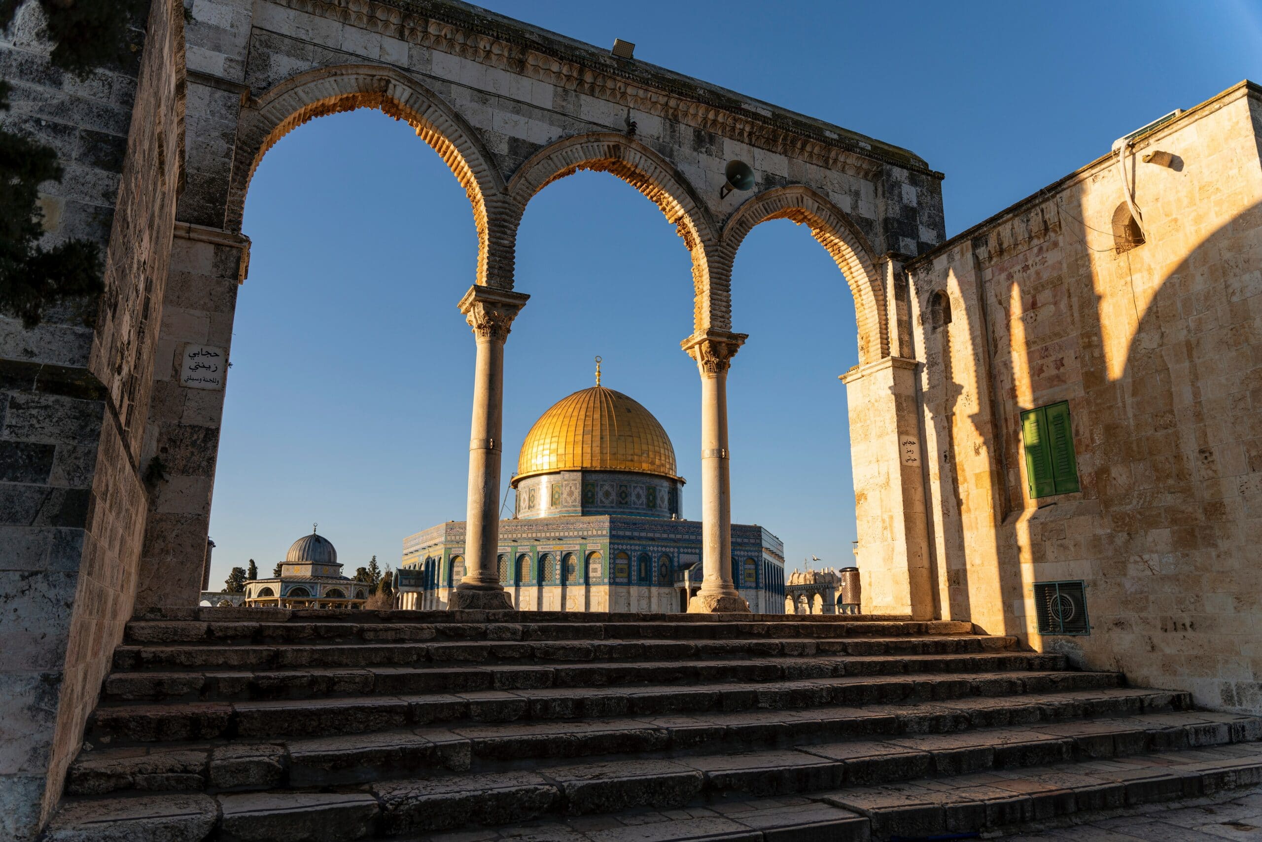 Dome of the Rock through arches.pexels-yasir-gürbüz-11696756